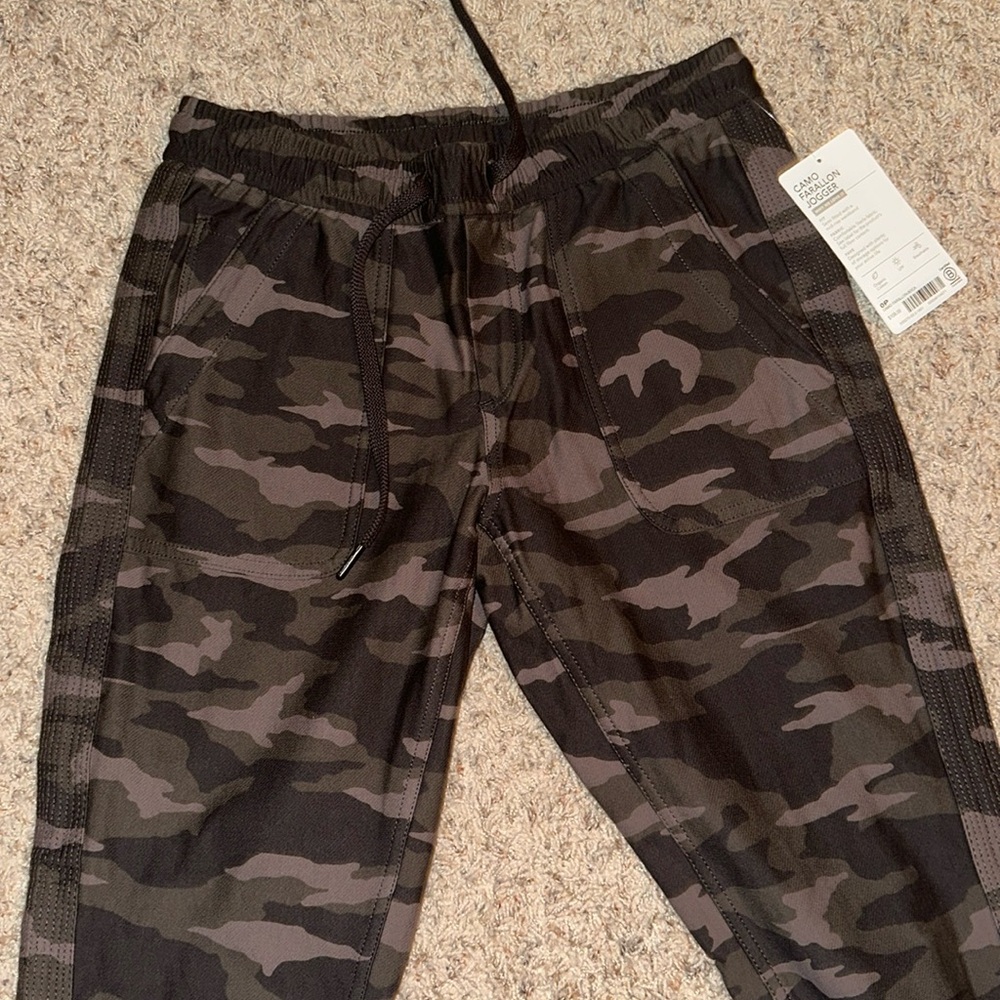 Athleta, camo farallon jogger, size 0P, NWT